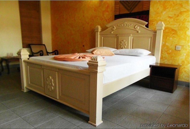 Yoho Rivi Ras Hotel Dehiwala-Mount Lavinia Room photo
