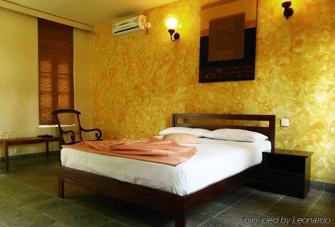 Yoho Rivi Ras Hotel Dehiwala-Mount Lavinia Room photo