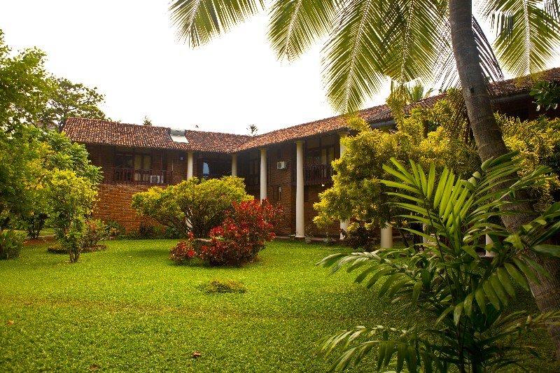 Yoho Rivi Ras Hotel Dehiwala-Mount Lavinia Exterior photo