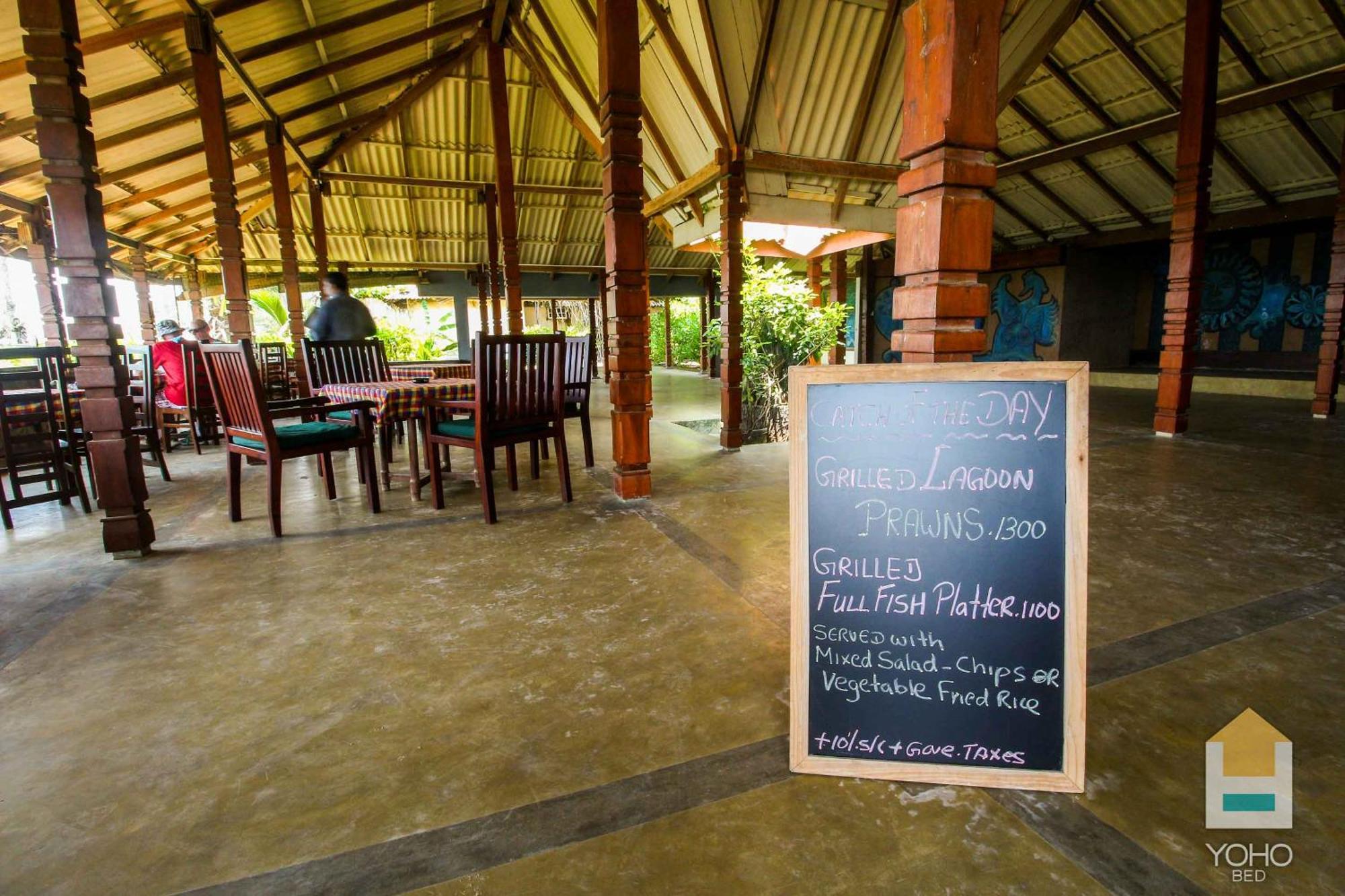 Yoho Rivi Ras Hotel Dehiwala-Mount Lavinia Exterior photo