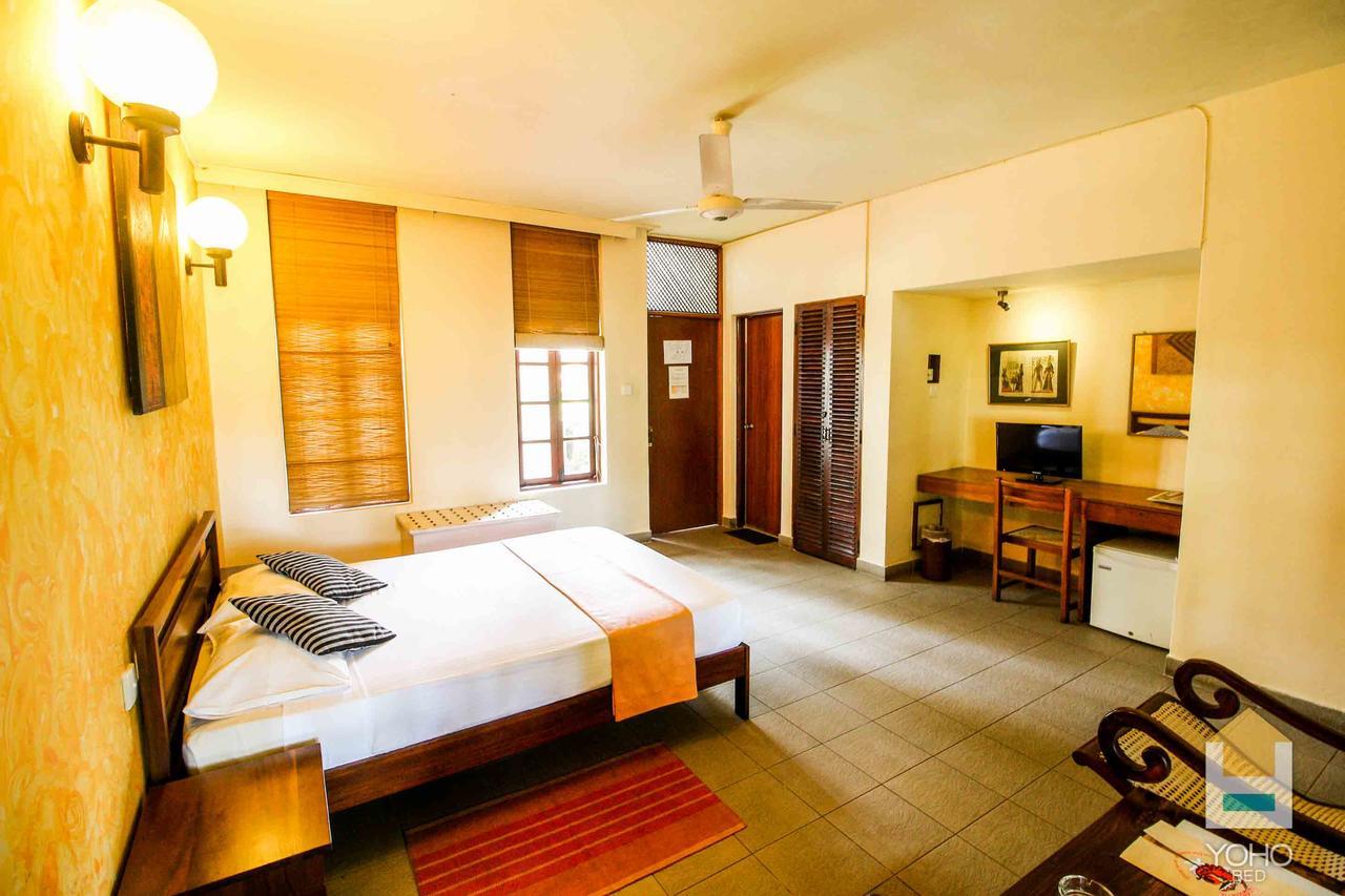 Yoho Rivi Ras Hotel Dehiwala-Mount Lavinia Exterior photo